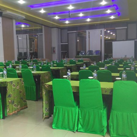 Golden Harvest Hotel Jambi Exterior photo