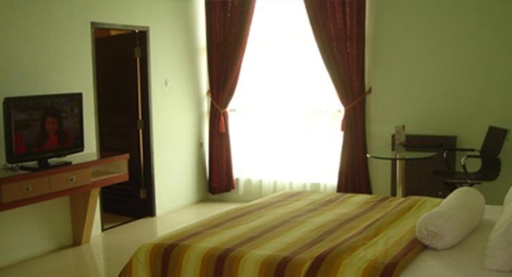 Golden Harvest Hotel Jambi Room photo