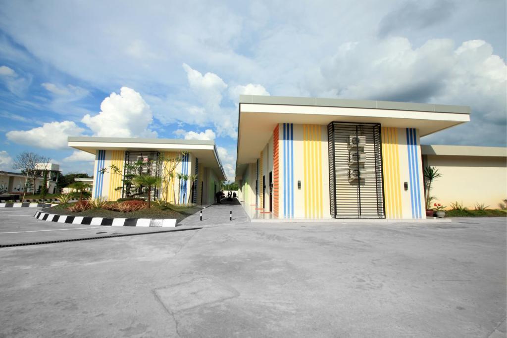 Golden Harvest Hotel Jambi Exterior photo