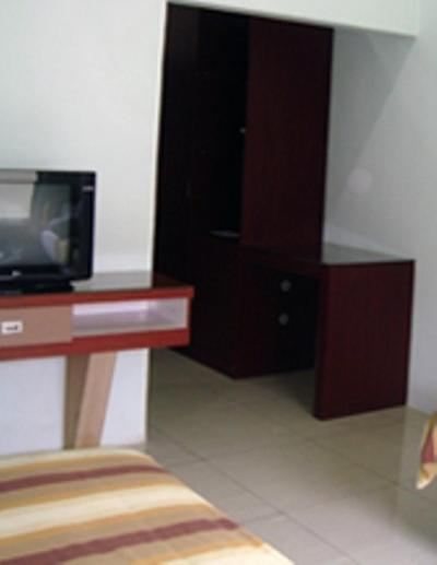 Golden Harvest Hotel Jambi Room photo