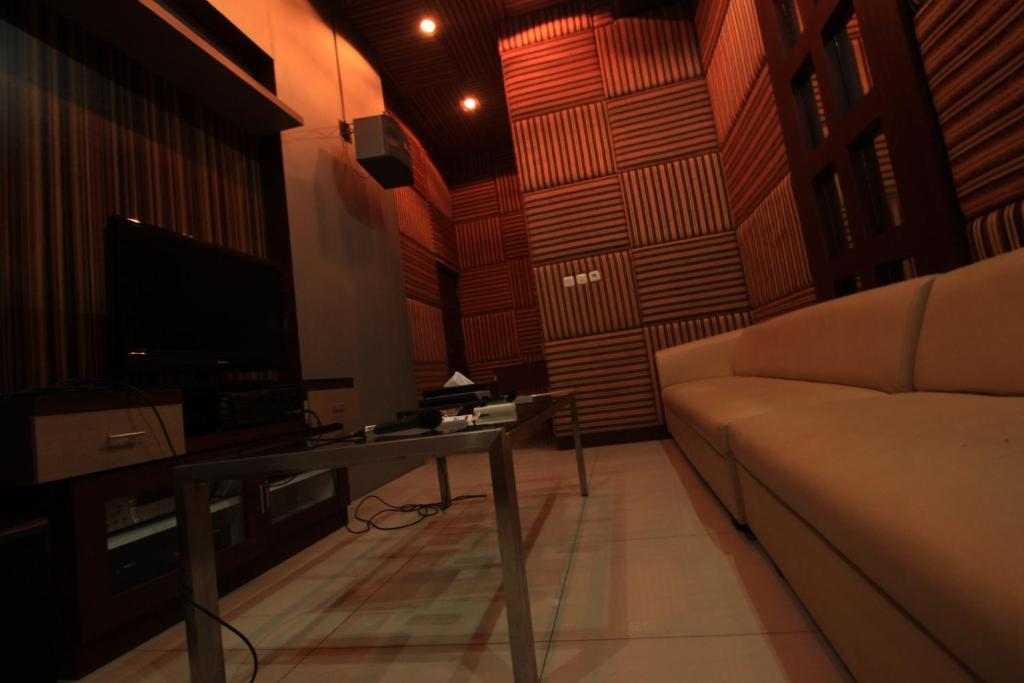 Golden Harvest Hotel Jambi Exterior photo