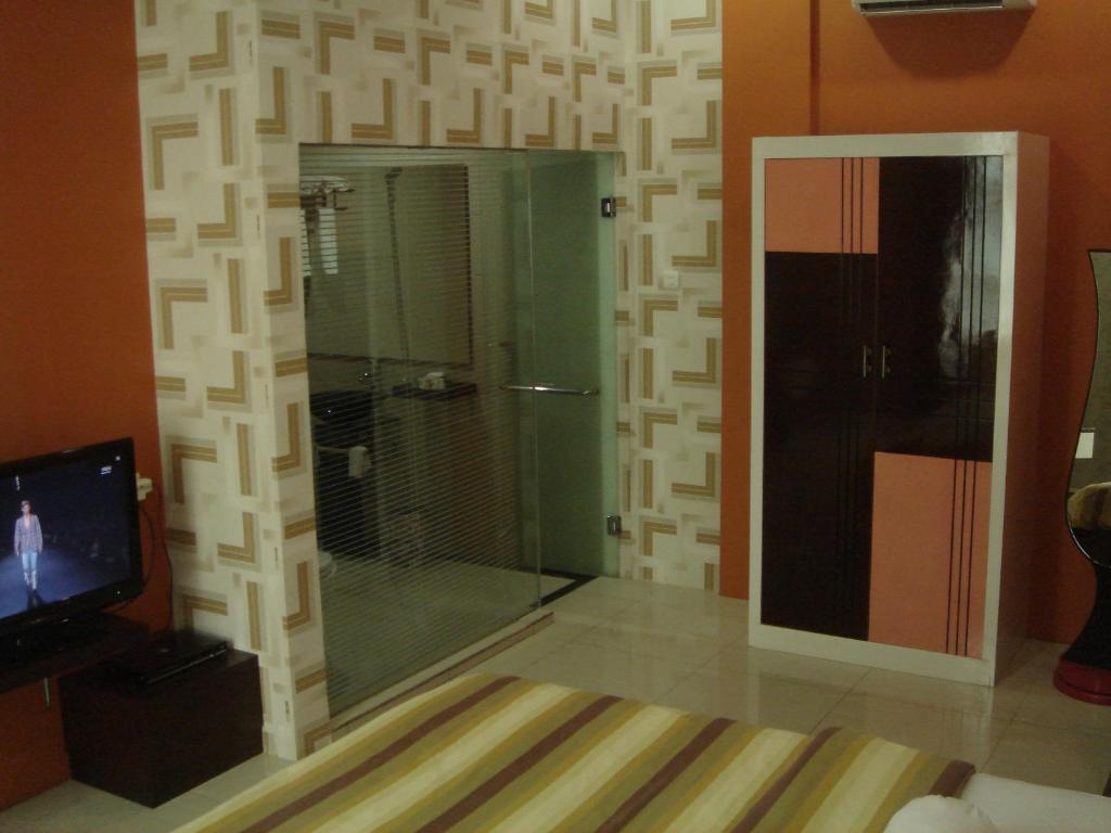 Golden Harvest Hotel Jambi Room photo