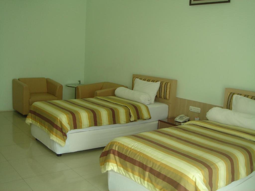 Golden Harvest Hotel Jambi Room photo