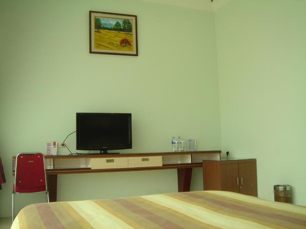 Golden Harvest Hotel Jambi Room photo