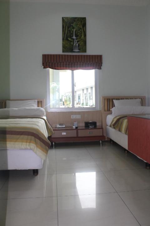 Golden Harvest Hotel Jambi Room photo