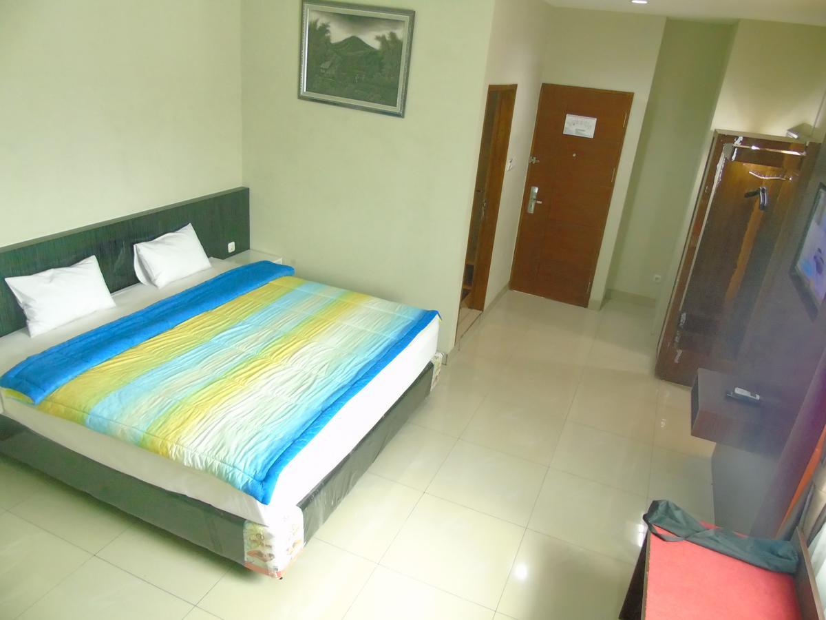 Golden Harvest Hotel Jambi Exterior photo