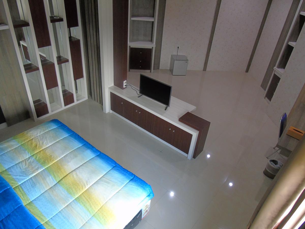 Golden Harvest Hotel Jambi Exterior photo