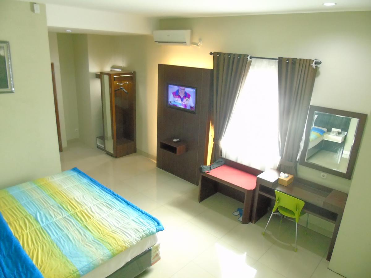 Golden Harvest Hotel Jambi Exterior photo