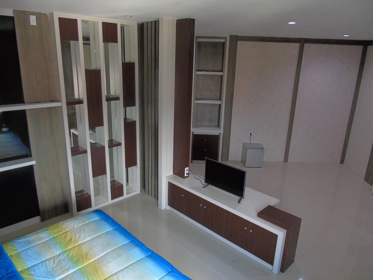 Golden Harvest Hotel Jambi Exterior photo