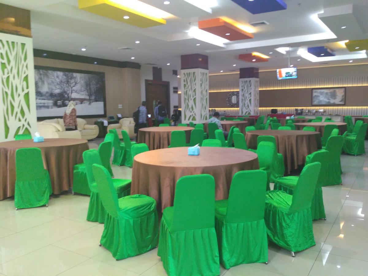 Golden Harvest Hotel Jambi Exterior photo