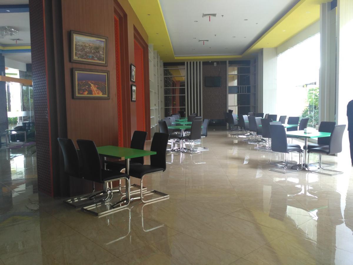 Golden Harvest Hotel Jambi Exterior photo