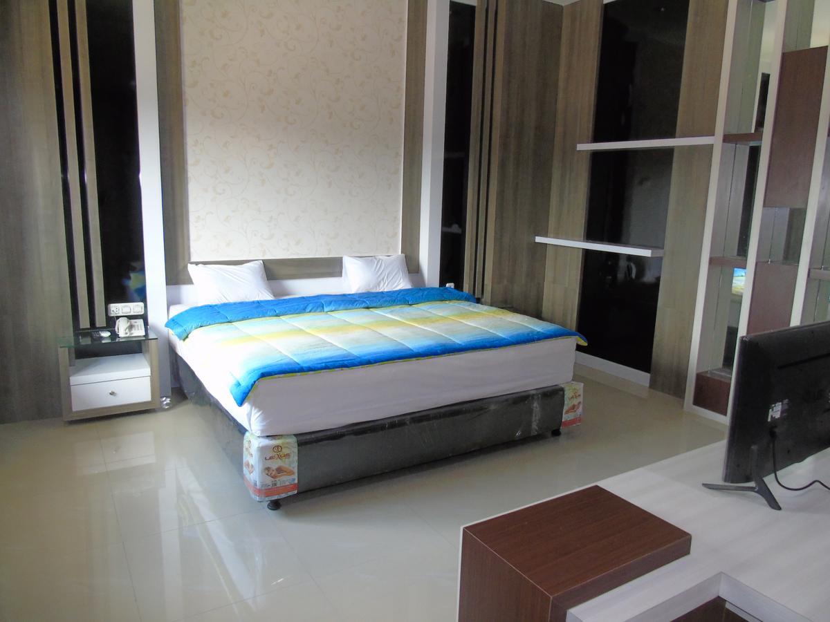 Golden Harvest Hotel Jambi Exterior photo