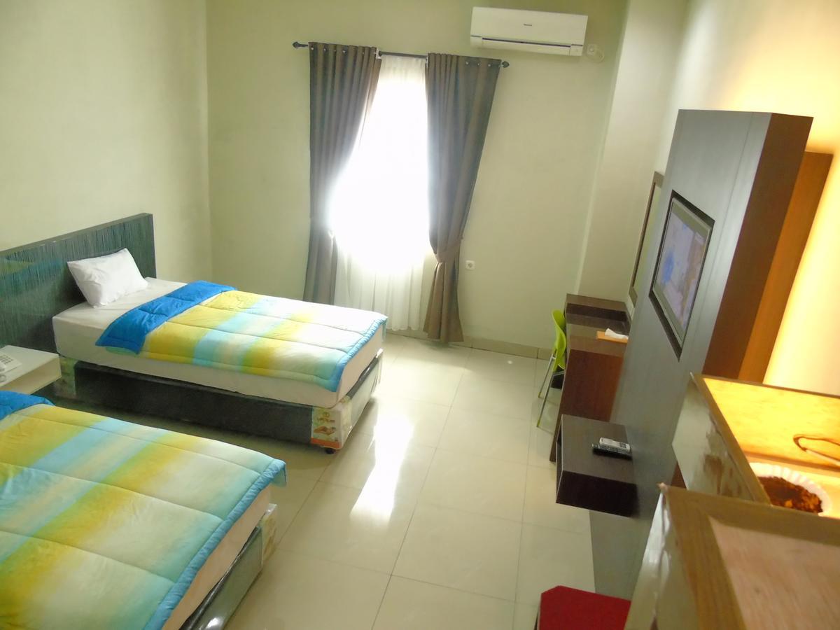 Golden Harvest Hotel Jambi Exterior photo