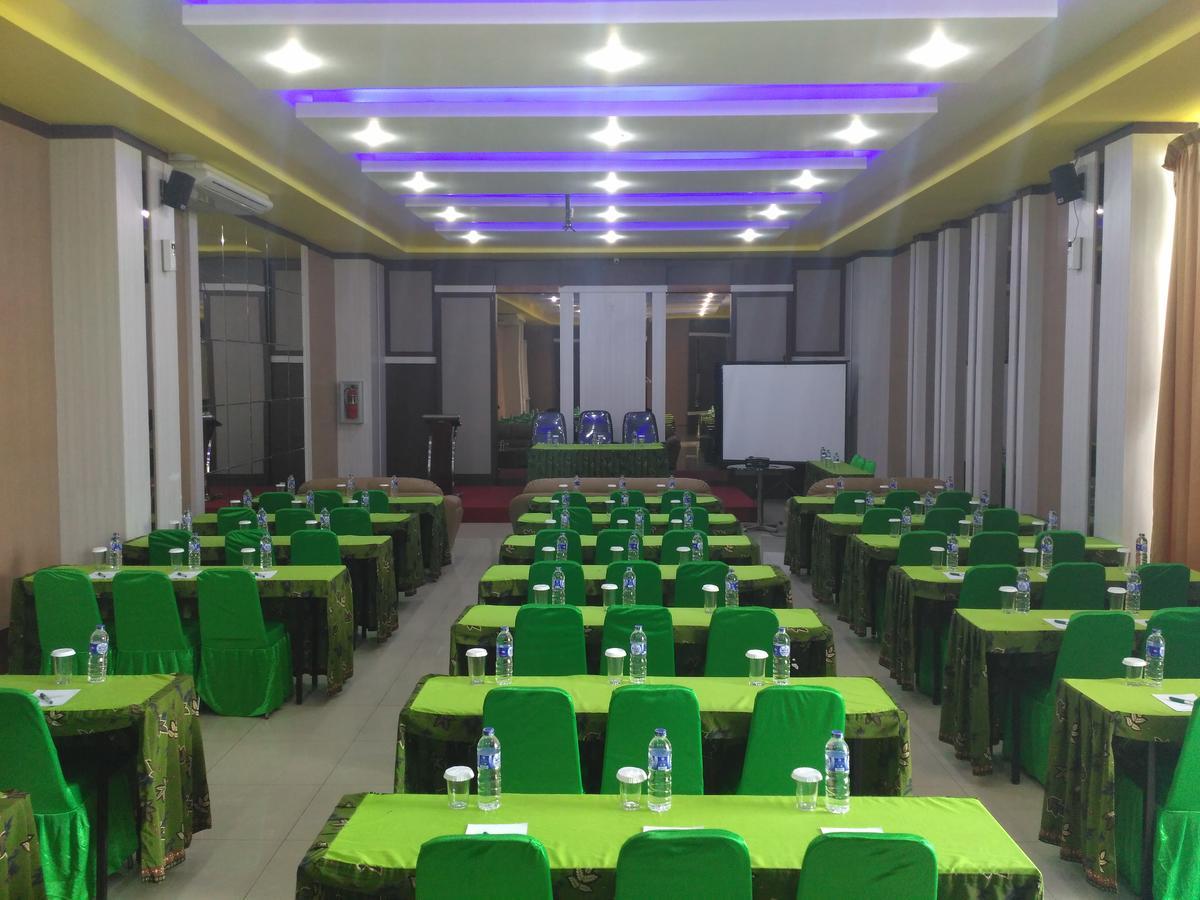 Golden Harvest Hotel Jambi Exterior photo