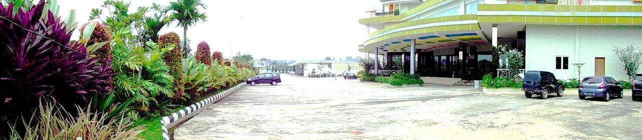 Golden Harvest Hotel Jambi Exterior photo